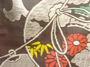 アンティーク　鈴に菊模様織り出し本場泥大島紬着物